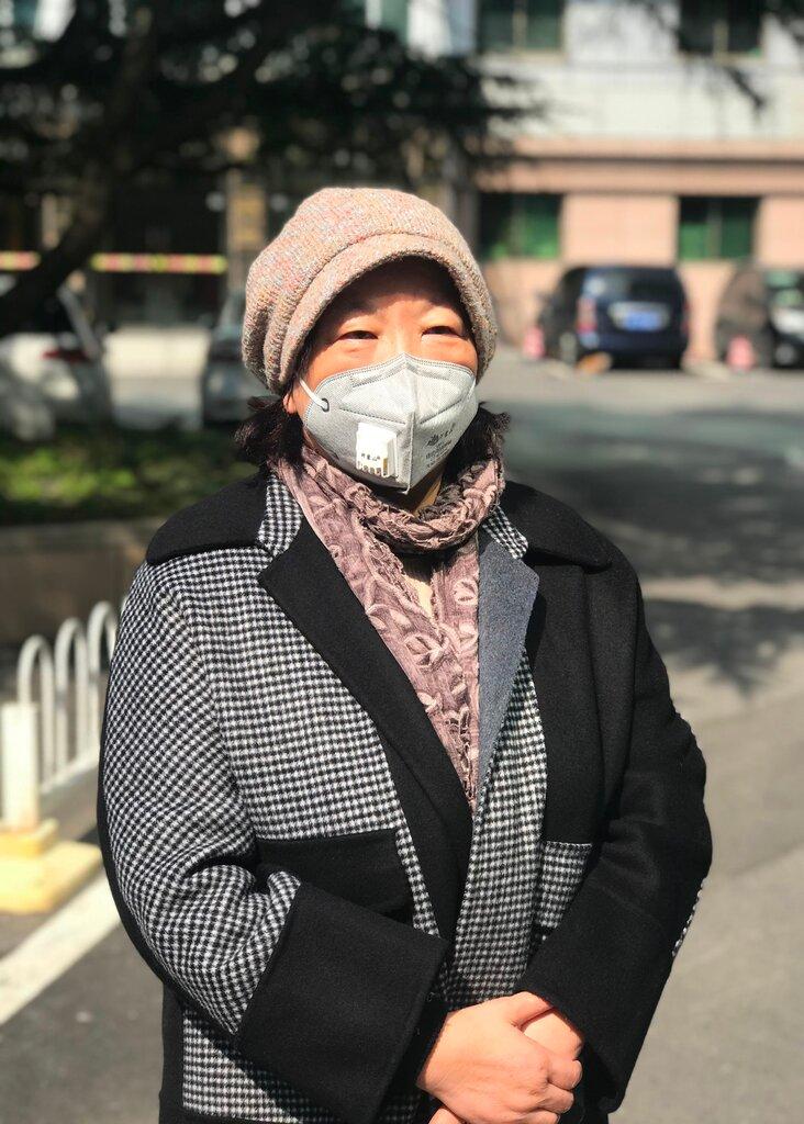 中国作家方方在武汉。网民们把她称为骗子、汉奸、恶棍和帝国主义的走狗。