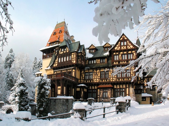 Romania-Peleisor_Castle_winter_Wallpaper