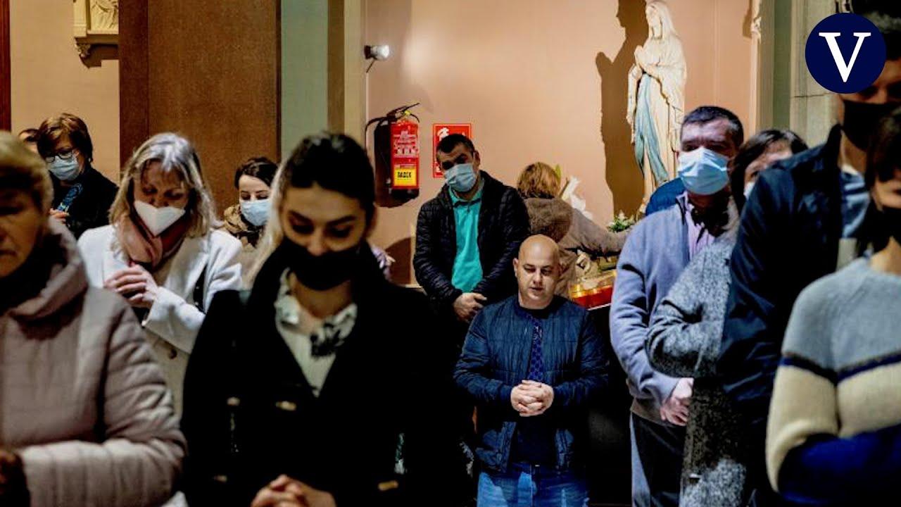 En este momento estás viendo Decenas de familias ucranianas abarrotaron ayer la iglesia del Perpetuo Socorro de la calle Balmes