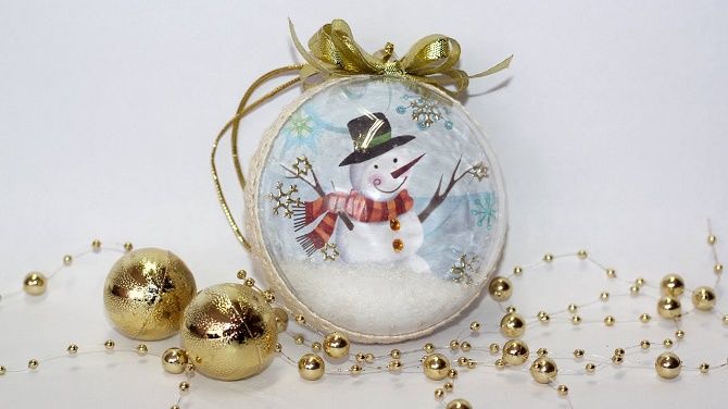 Beautiful and unusual decor of Christmas balls - the best ideas with photo 29