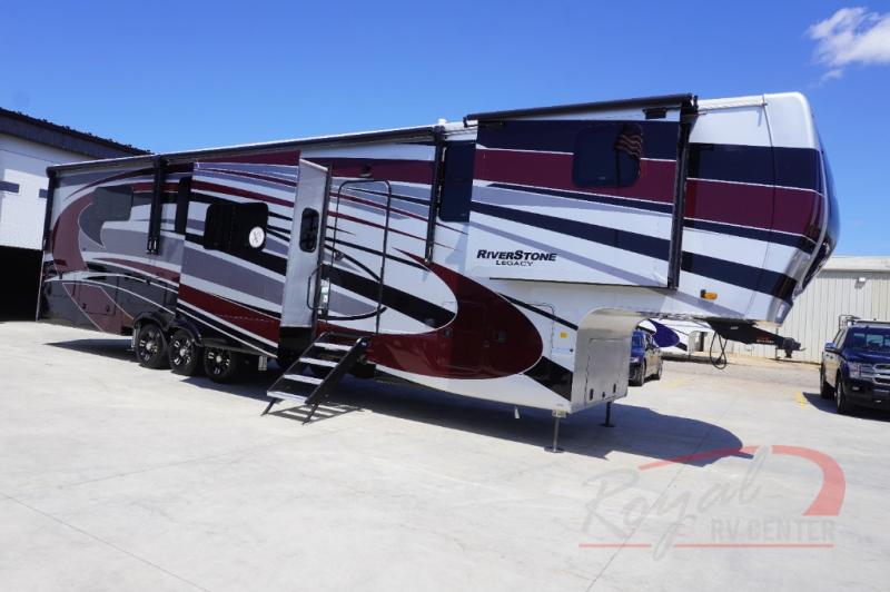 Find more deals on toy haulers for sale at Royal RV today!