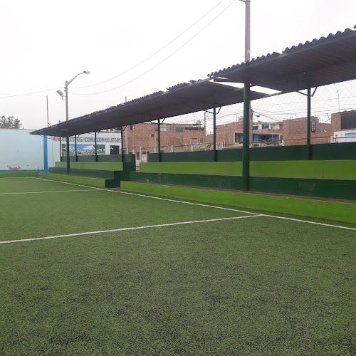 Opiniones de Cancha en Laredo - Campo de fútbol