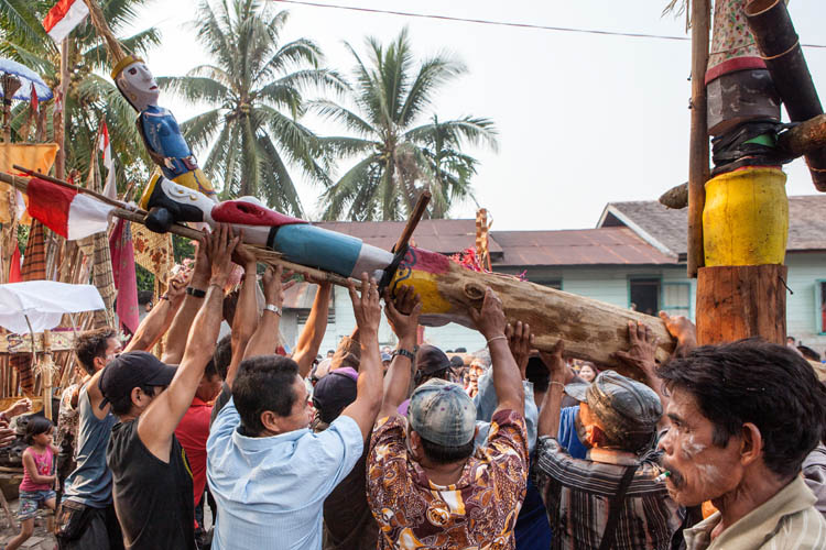 Upacara Tiwah, Upacara Adat Khas Suku Dayak  Sahabat Lokal
