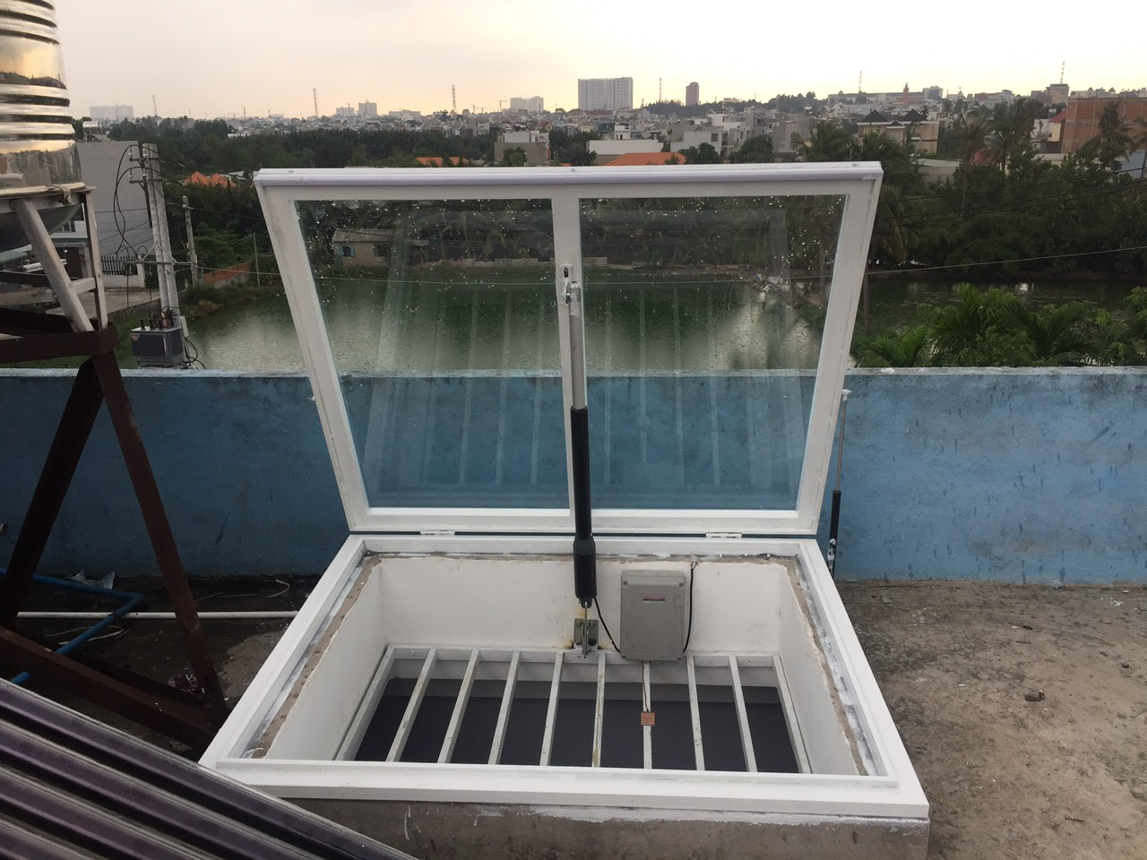 Một mẫu giếng trời tự động
