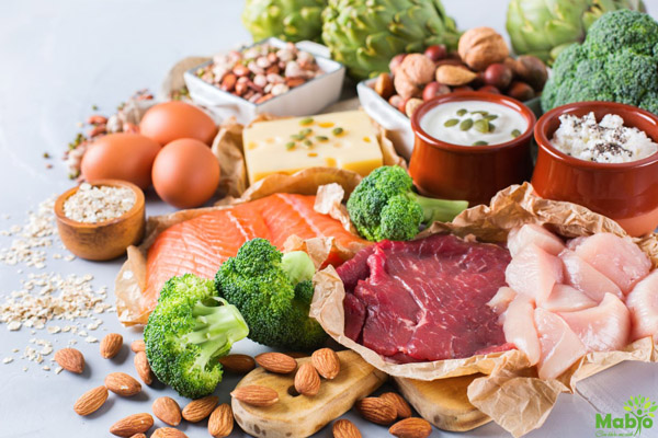 Khá nhiều khách hàng quan tâm đến vấn đề căng chỉ da mặt kiêng ăn gì, đặc biệt là căng chỉ collagen.