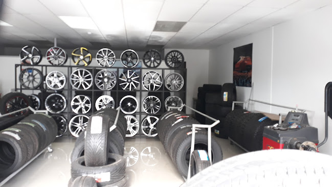 Opiniones de Sotelo Tires Company en Quito - Tienda de neumáticos