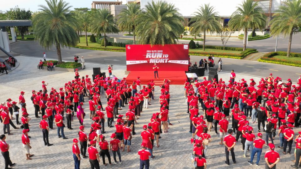 Slogan có chứa động từ mạnh giúp khích lệ nhân viên