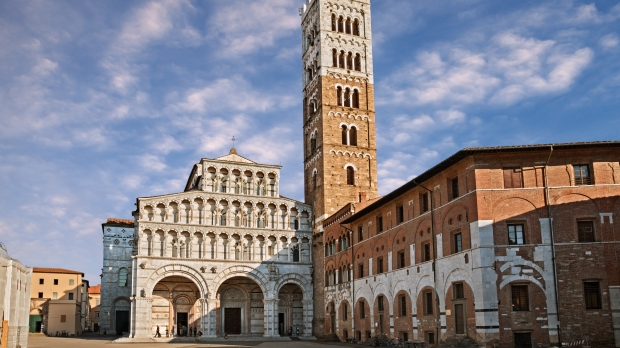 Lucca, Ý, một điểm hành hương nổi tiếng trong thời trung cổ và hiện đại Lucca, Ý, một điểm hành hương nổi tiếng trong thời trung cổ và hiện đại