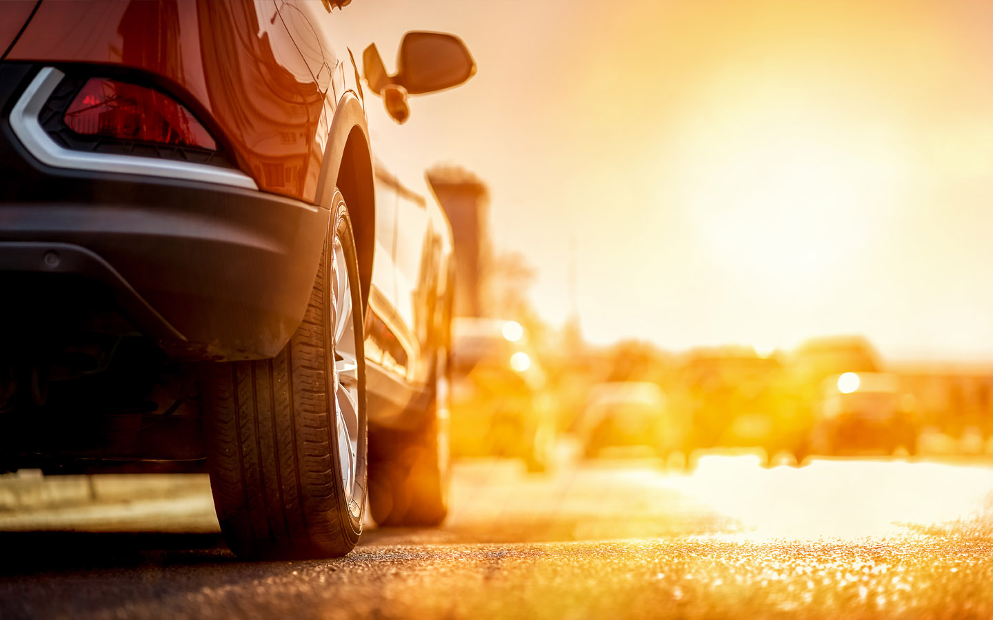 Автомобиль, подвергающийся воздействию солнечных лучей, также может повлиять на шины и автомобиль.