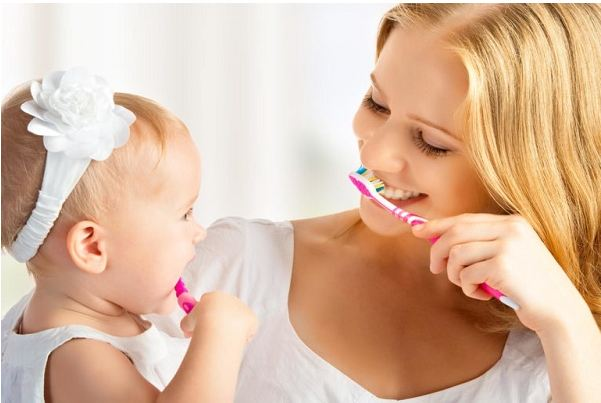 Biện pháp vệ sinh răng miệng cho trẻ mầm non: Đánh răng bằng kem