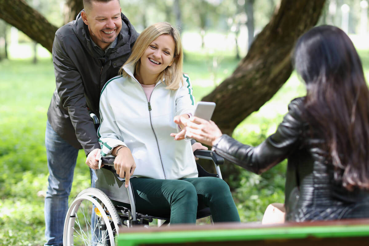 Improve patient outcome: woman showing her phone to a couple