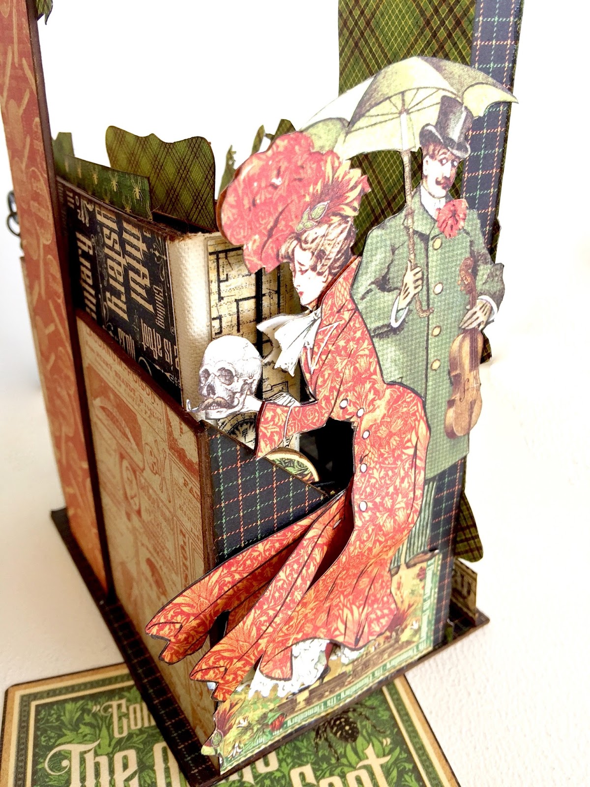 Stand and Mini Album Master Detective by Marina Blaukitchen Product by Graphic 45 photo 3.jpg