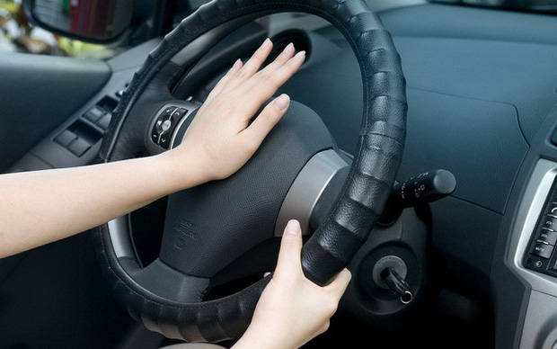 cách thoát hiểm trên xe ô tô