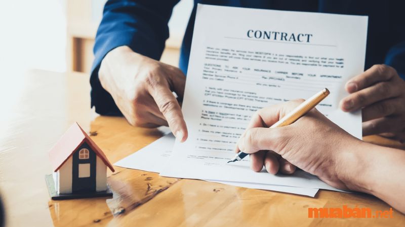  Nên đọc kỹ các điều khoản trong hợp đồng mua bán nhà trước khi ký