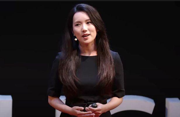 이서현씨가 지난 6월 UCLA에서 열린 강연 플랫폼 테드(TED) 행사에서 북한에서의 삶을 주제로 강연하고 있다. 그는 “대동강의 기적을 이뤄낼 발판을 설계하는게 꿈”이라고 말했다. /TEDxTalks 유튜브