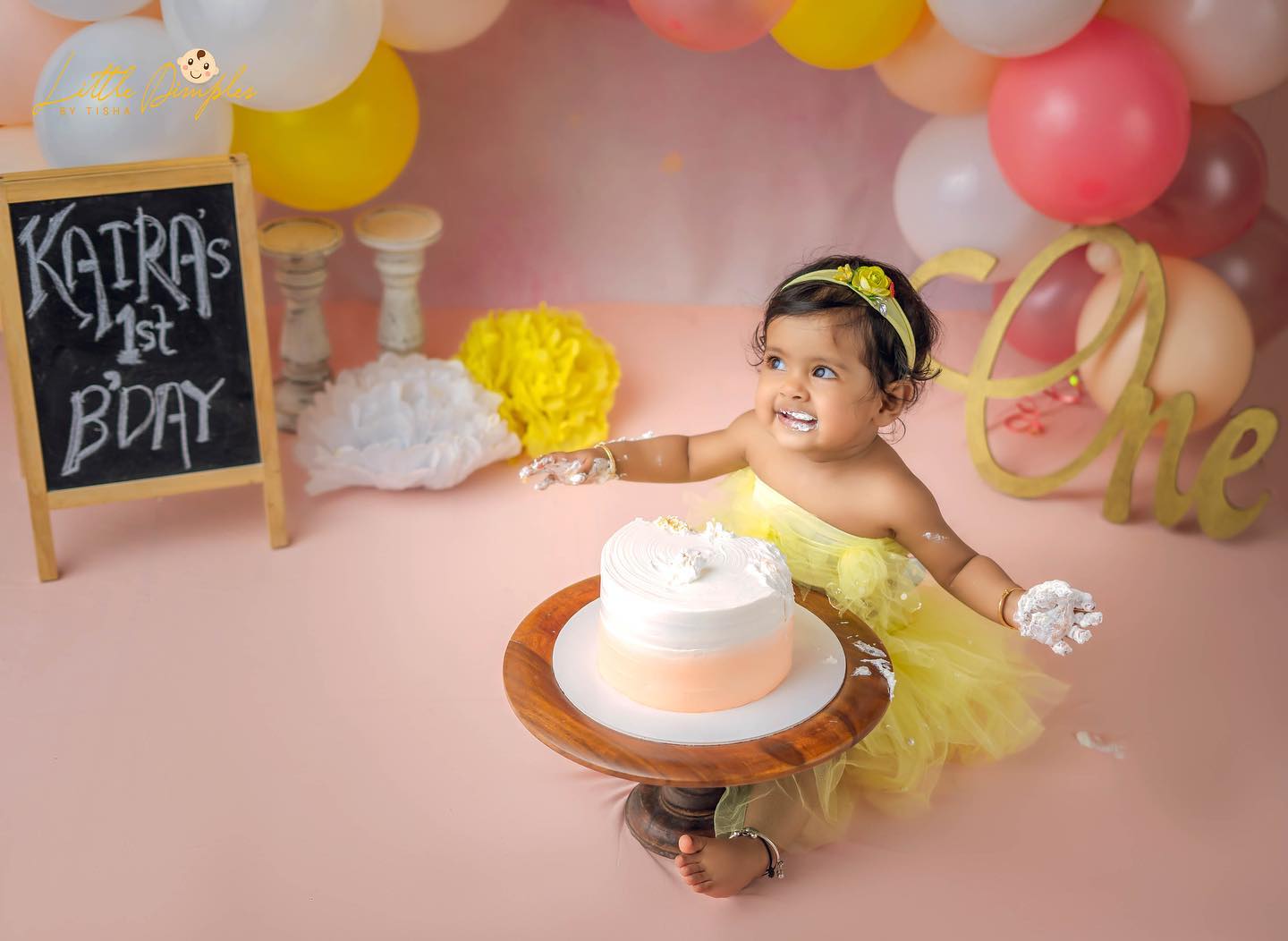 Trust Little Dimples By Tisha photographers to capture the joy of your little ones having fun. Contact us for the Best Cake Smash Photographers in Bangalore.