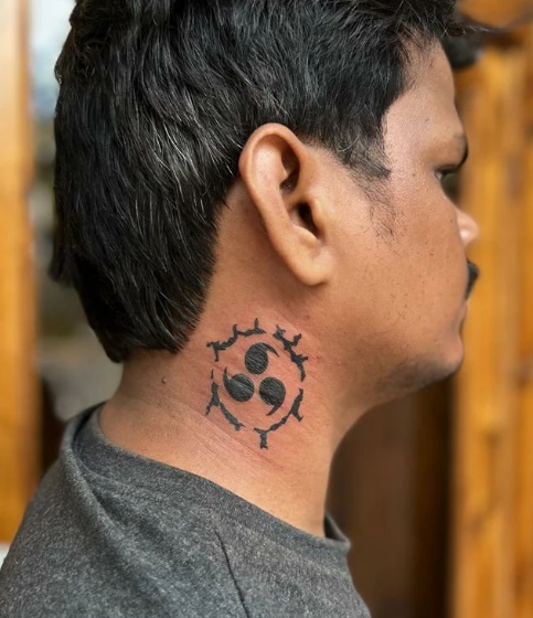 Dynamic Dots Simple Neck Tattoo For Guys