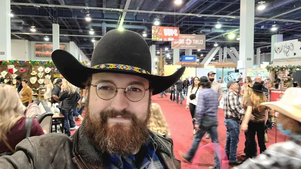 Charles Hoskinson avec un chapeau de cowboy — Source : CNBC.