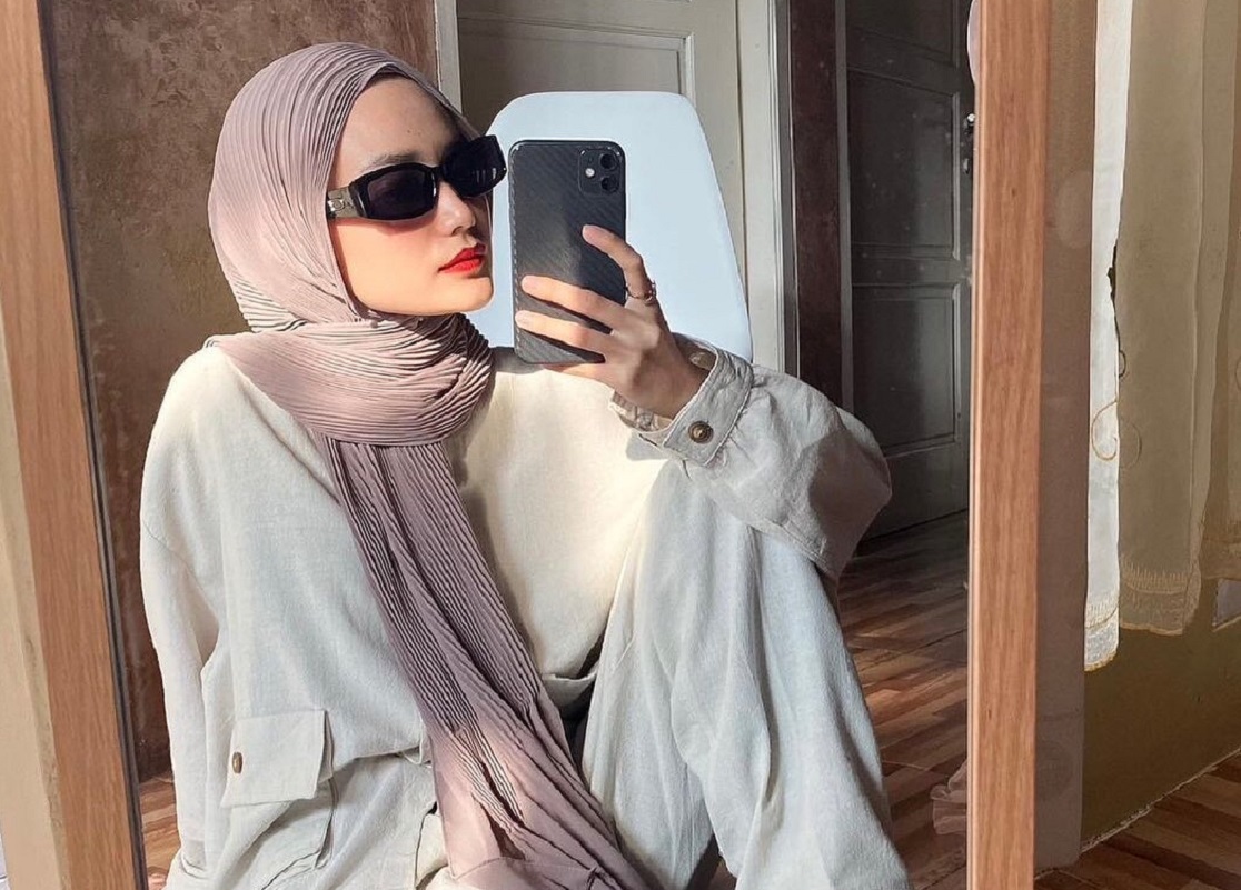 Tips Memilih dan Mengenakan Jilbab Plisket Sesuai dengan Gaya-Gaya Jilbab Shawl