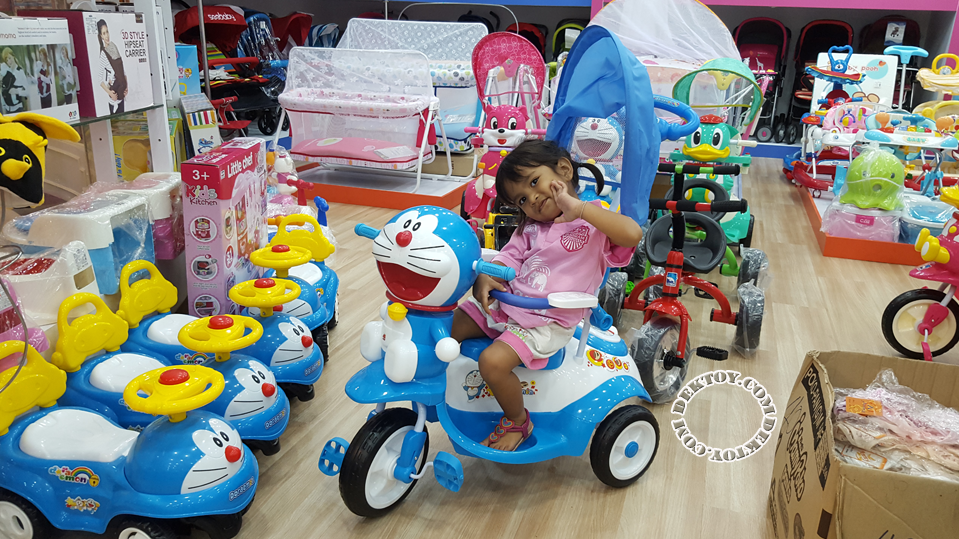 รถสามล้อเด็กหน้าโดราเอมอนก้นใหญ่ สีฟ้า BCDM904-1-6.png