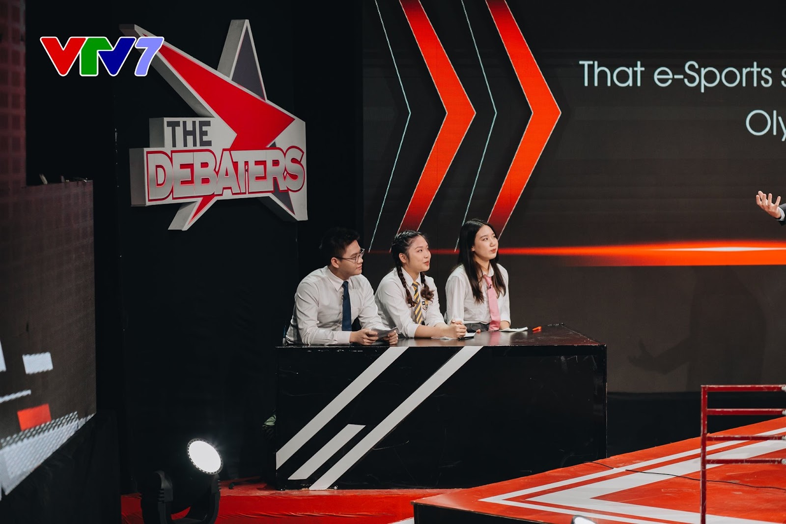 Cực gay cấn vòng bán kết  The Debaters 2021: Hạt giống quán quân bất ngờ bị dẫn điểm? - Ảnh 5.