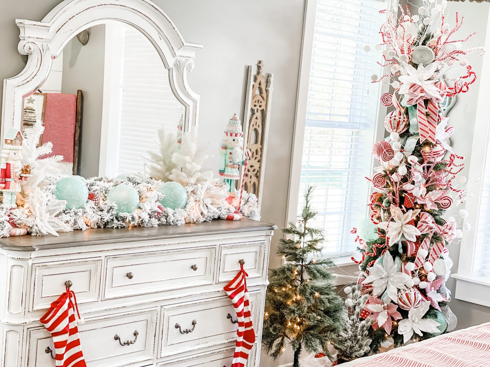 vintage teal and red bedroom christmas tree