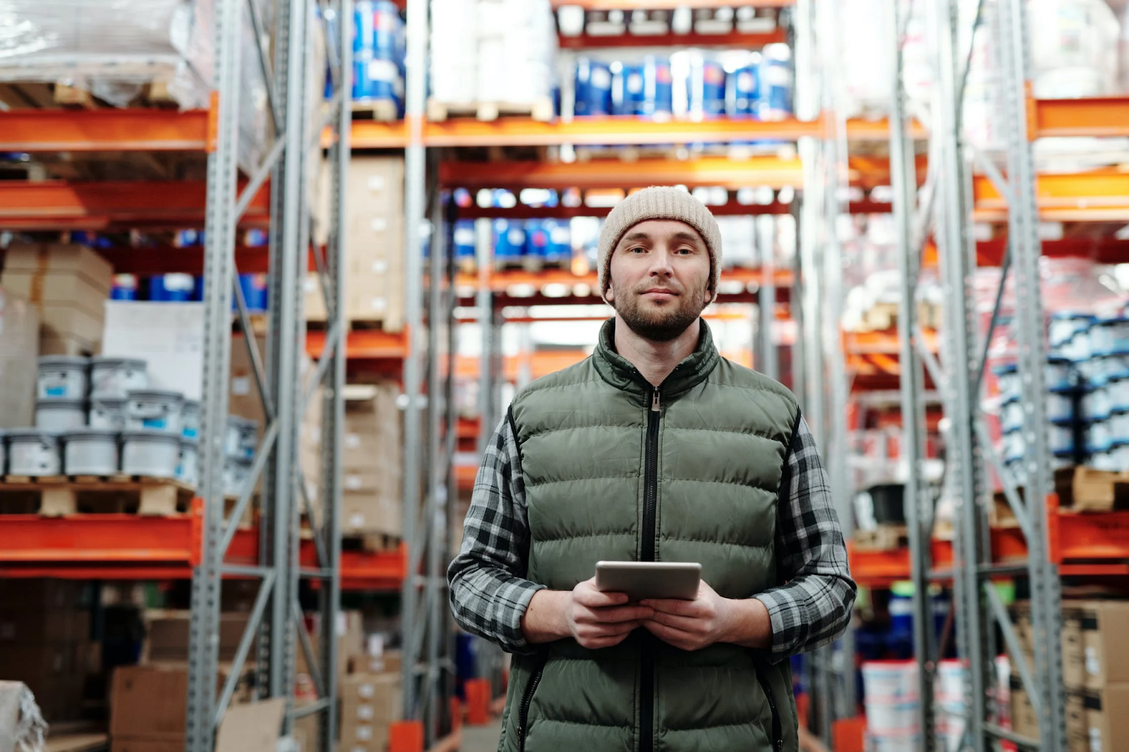 outsourcing fulfillment warehouse worker