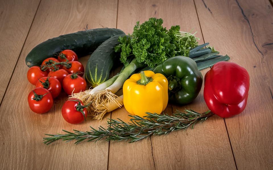 https://cdn.pixabay.com/photo/2017/11/26/00/11/vegetables-2977891_960_720.jpg