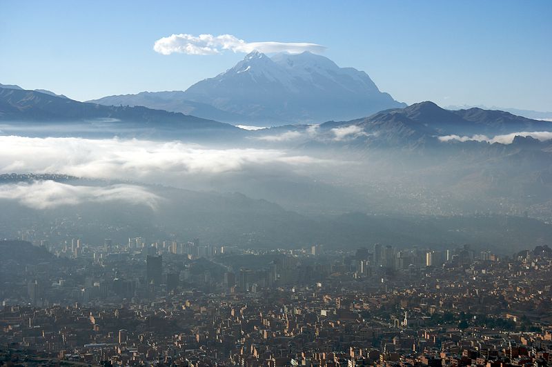 800px-Amaneciendo_en_La_Paz_con_el_Illimani_de_fondo.jpg