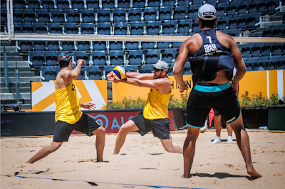 Alison, Guto e Renato em quadra pelo mundial (Foto: FIVB)