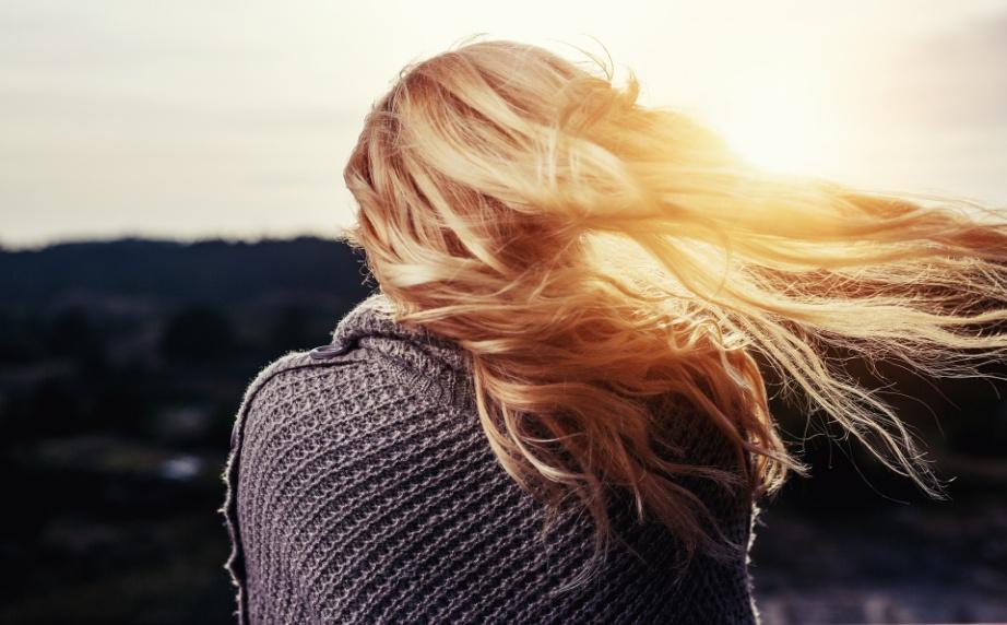 Sun, Wind and Pollution: How an Urban Lifestyle Could be Damaging your Hair - Federico Beauty Institute