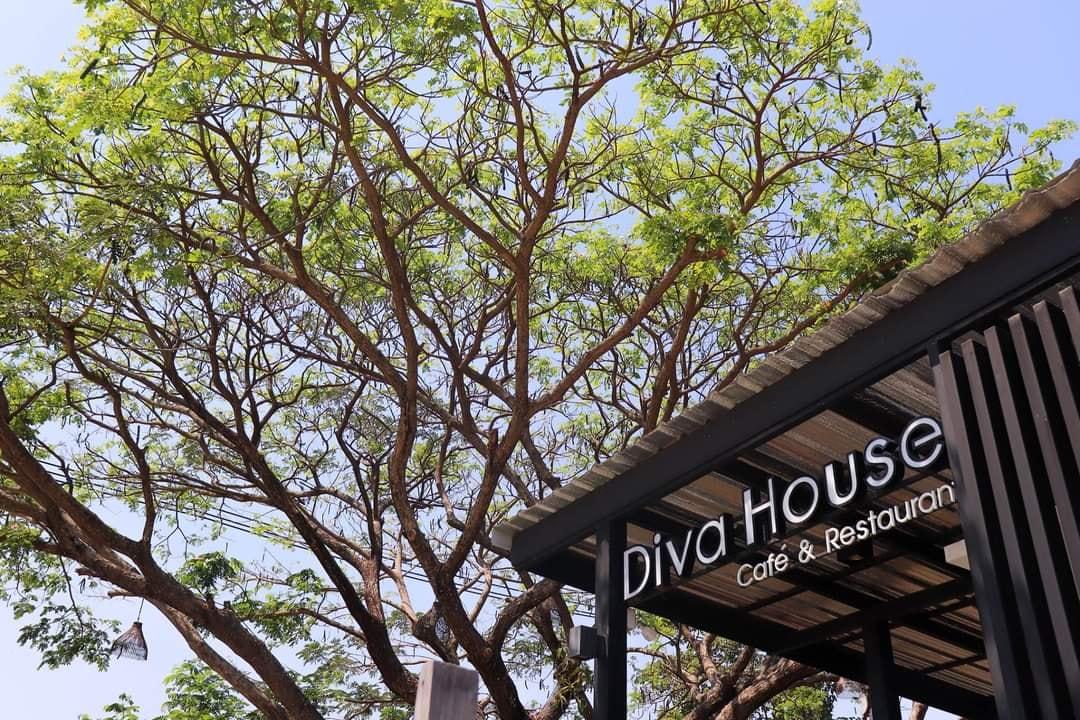 1. Diva House Café 3