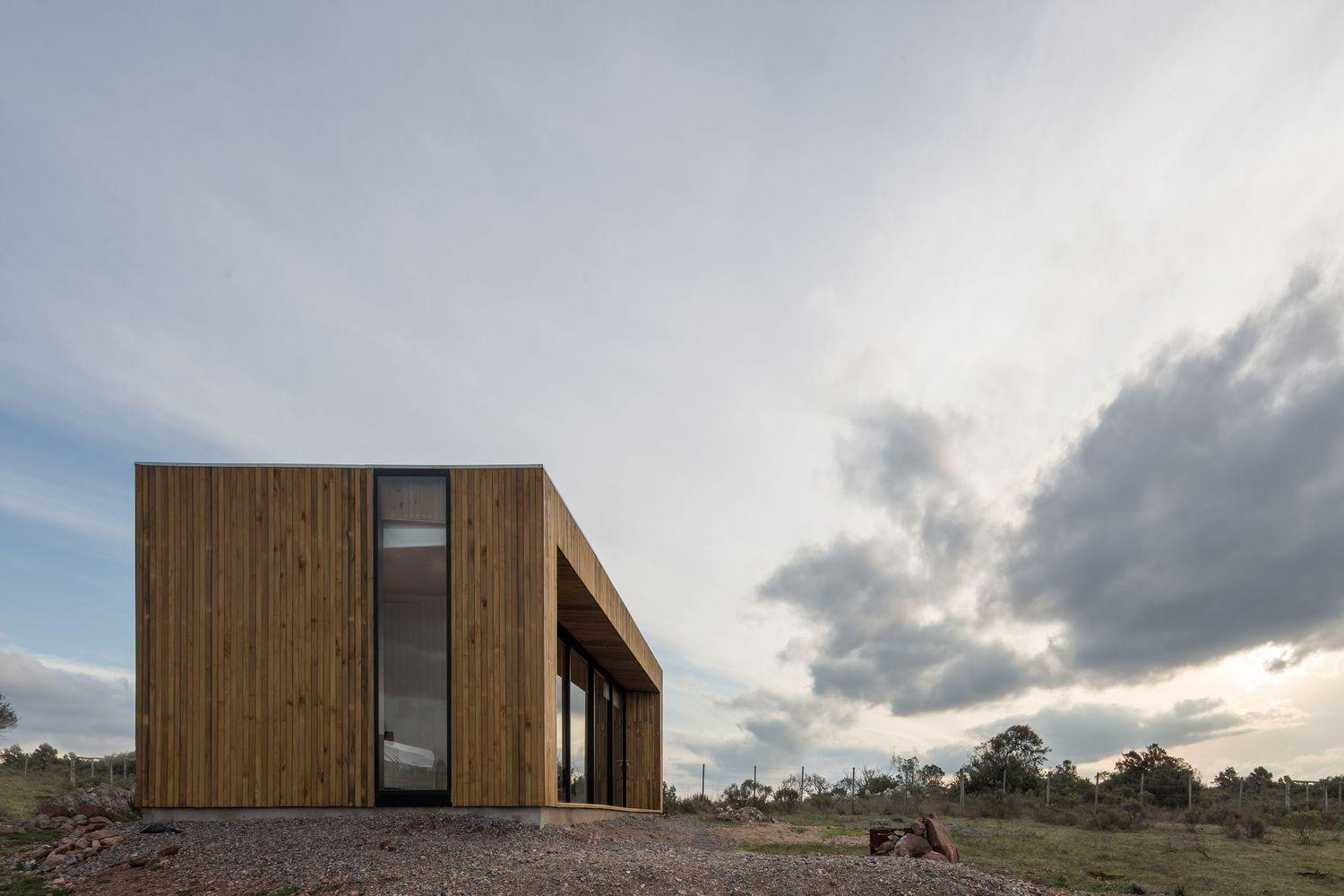 Minimalistic House Design with Outdoor Wood Paneling