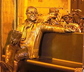 The bronze sculpture on Lucio Dalla near his home in Bologna