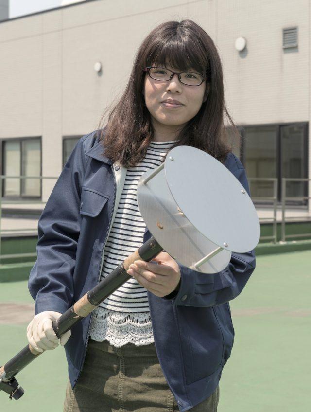 人, 屋外, 建物, 持つ が含まれている画像

自動的に生成された説明
