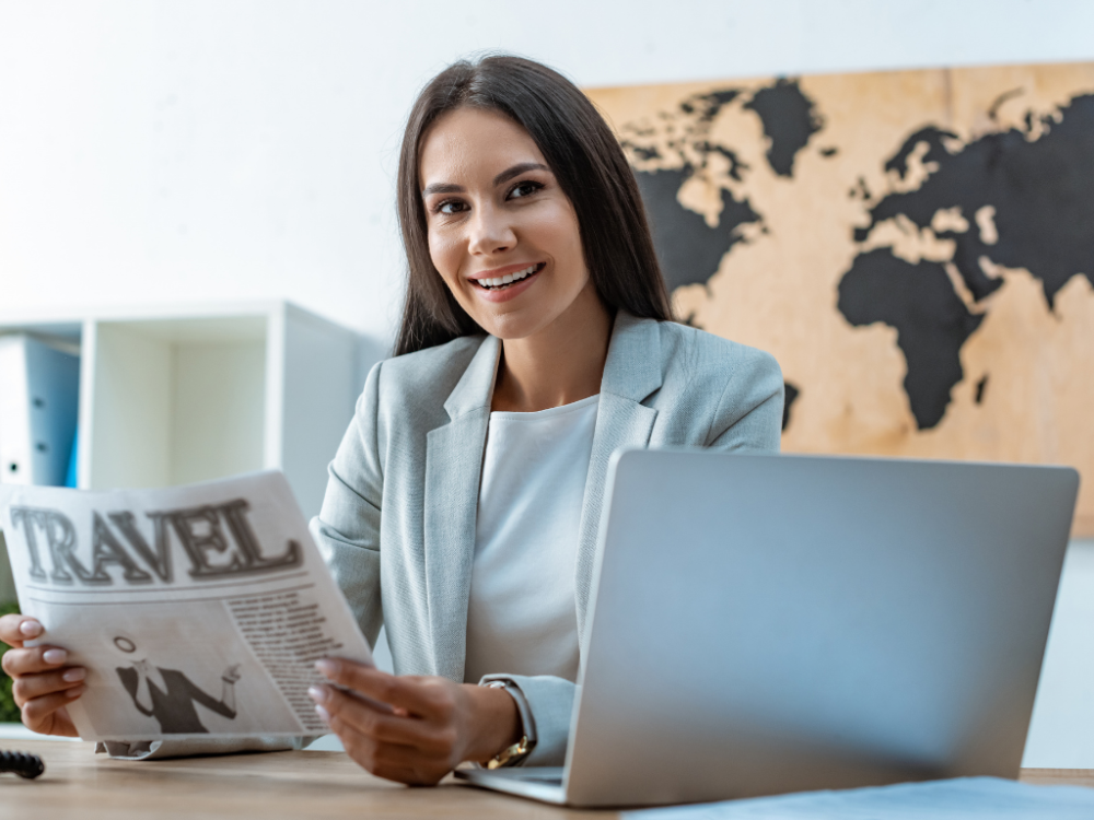 how do travel agents get paid
