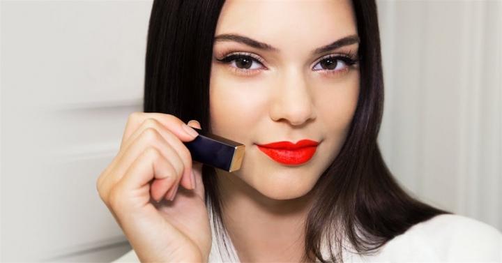 Tips Memakai Lipstik Merah Buat Anak Muda Cewek Supaya Nggak Kelihatan  Berlebihan | Rencanamu