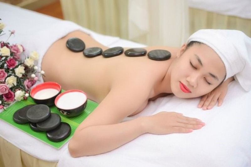 Massage Body thư giãn đá nóng chuyên sâu