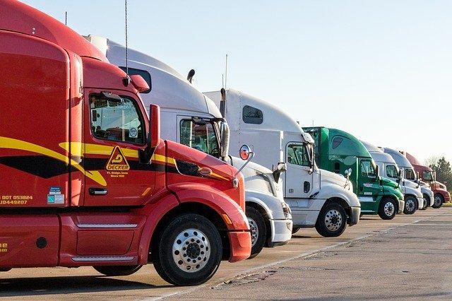 Crucial Differences Regarding FTL And LTL Freight | SeaRates Blog