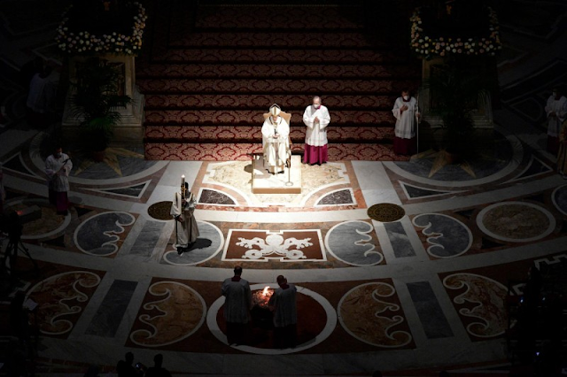 Quang cảnh Lễ Phục sinh trong Đêm Cực Thánh: Bài giảng của Đức Thánh Cha Phanxicô