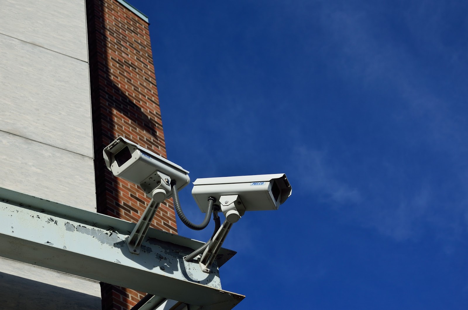Smart CCTV monitoring adalah salah satu sistem keamanan rumah yang canggih