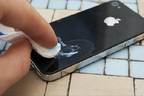 Hướng dẫn làm mờ vết xước trên vỏ iPhone cực đơn giản