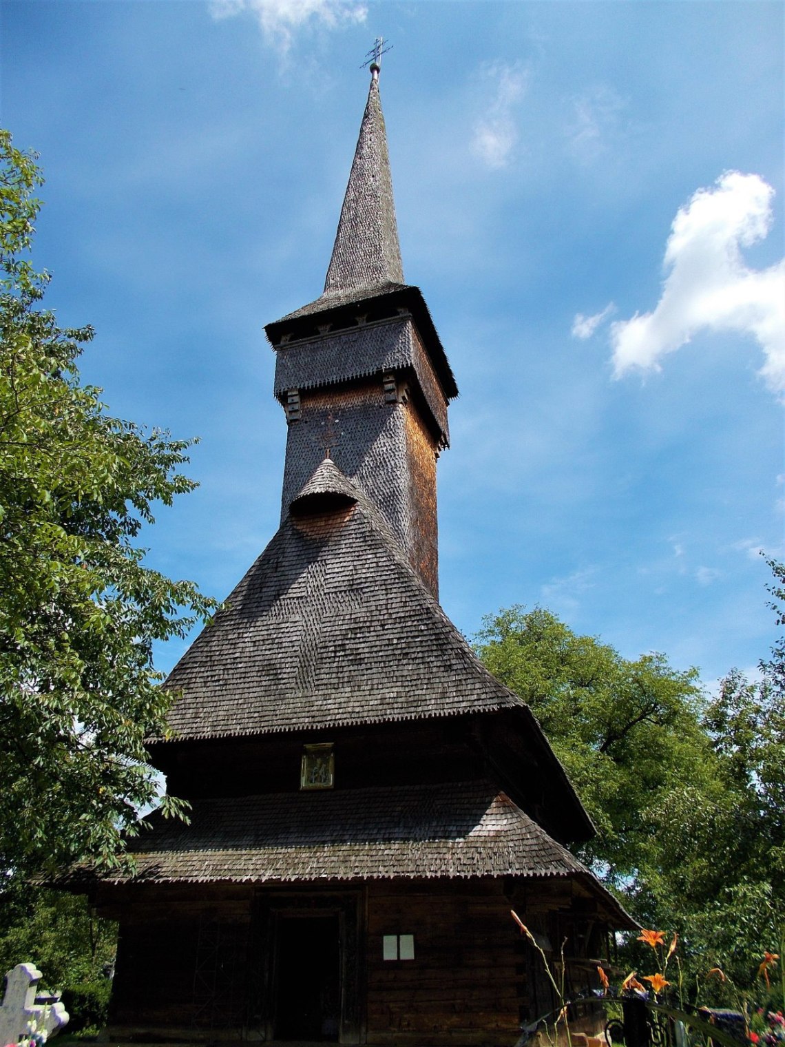 Hành trình qua những ngôi nhà thờ gỗ của vùng Maramures, Romania