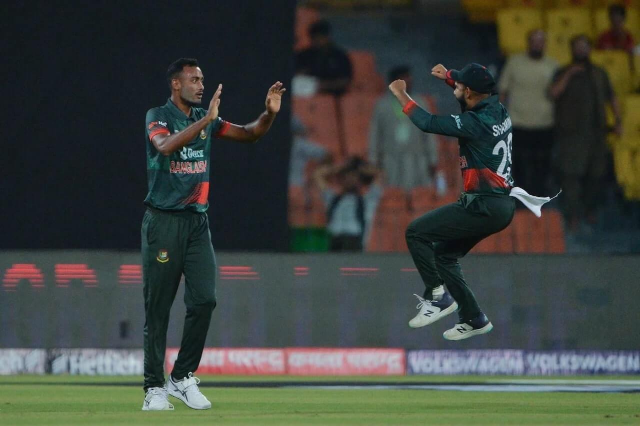 Shoriful Islam and Shamim Hossain celebrate a wicket, Afghanistan vs Bangladesh