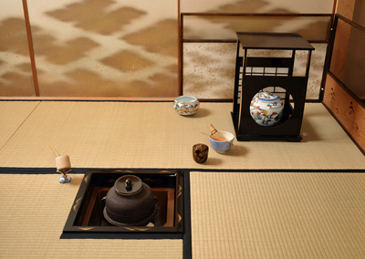 お茶室のふしぎ 3月のお茶室 釣釜 があるのはなぜ とらくらメディア