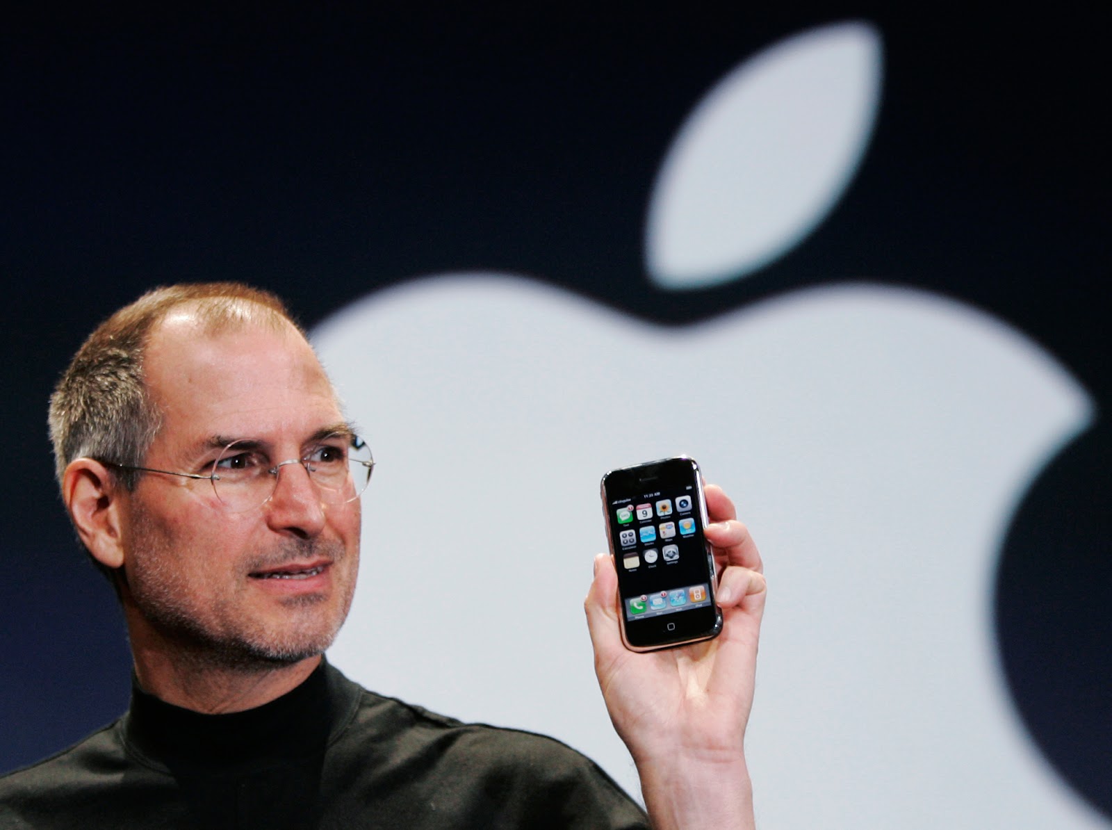 steve-jobs-iphone.jpg
