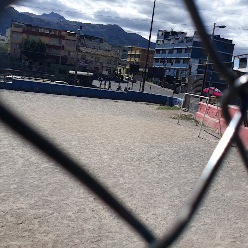 Opiniones de Cancha Chimbacalle en Quito - Campo de fútbol