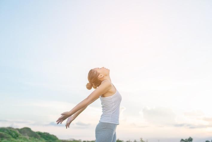 C:\Users\Кристина\Downloads\concentrated-woman-stretching-her-arms-with-sky-background.jpg