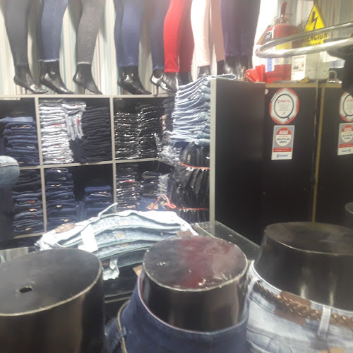 Opiniones de You Light Jeans en La Victoria - Tienda de ropa