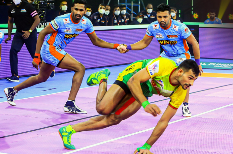 Sachin Tawar in action as the raider scores a touchpoint against a three-man defense